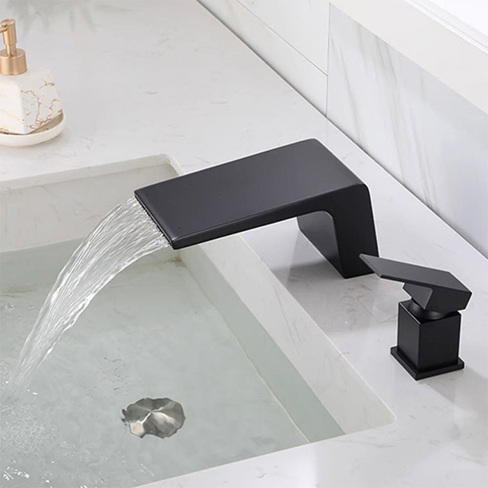 ST-02855B 무광 블랙 2홀 대붙이 데크형 폭포 욕조수전